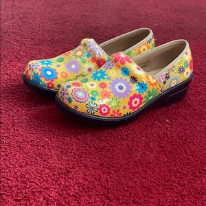 Rasolli nursing shoes